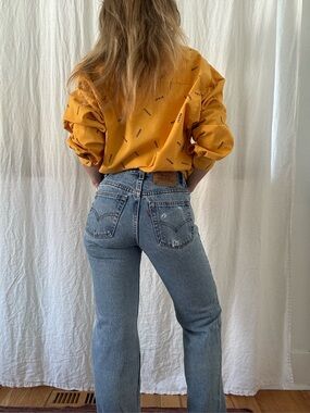 Vintage Levi’s 555 Guy’s Fit Low Rise Straight Leg 1990s Light Wash